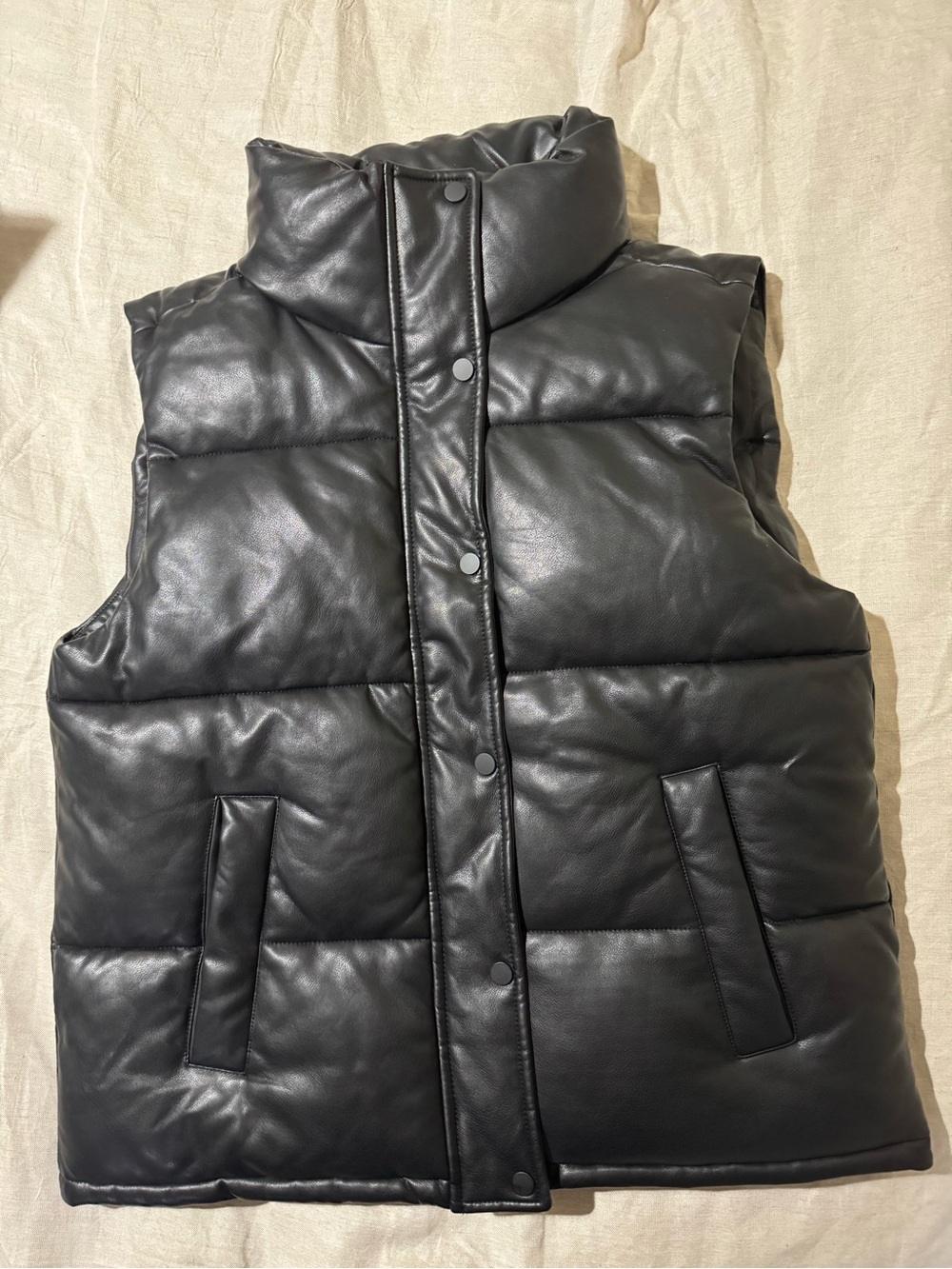 Andrew Marc New York Women’s Puffer Vest Size L Nwot.